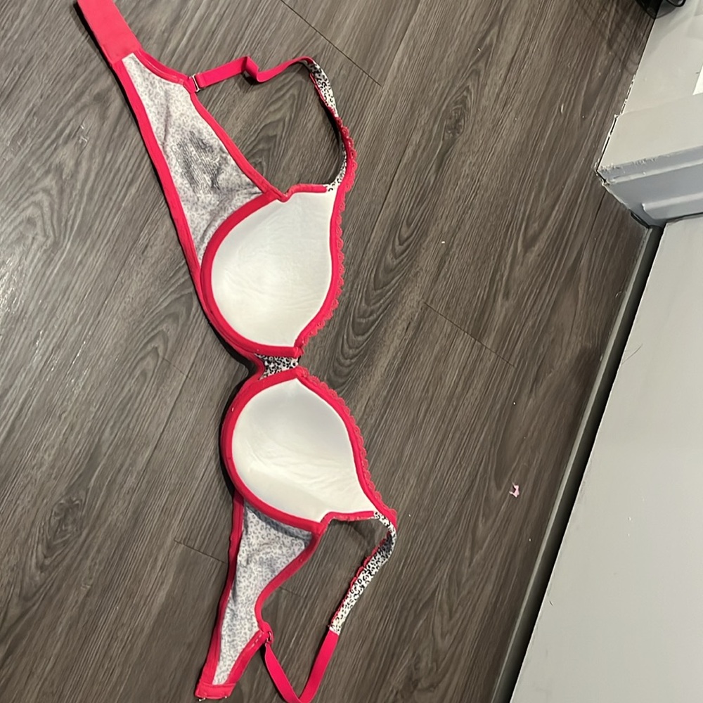 Pink bra - Picture 2 of 2